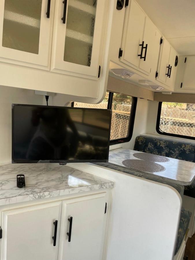 Hotel Rv2 Stunning Rv Private Netflix Freeparking Moreno Valley Esterno foto